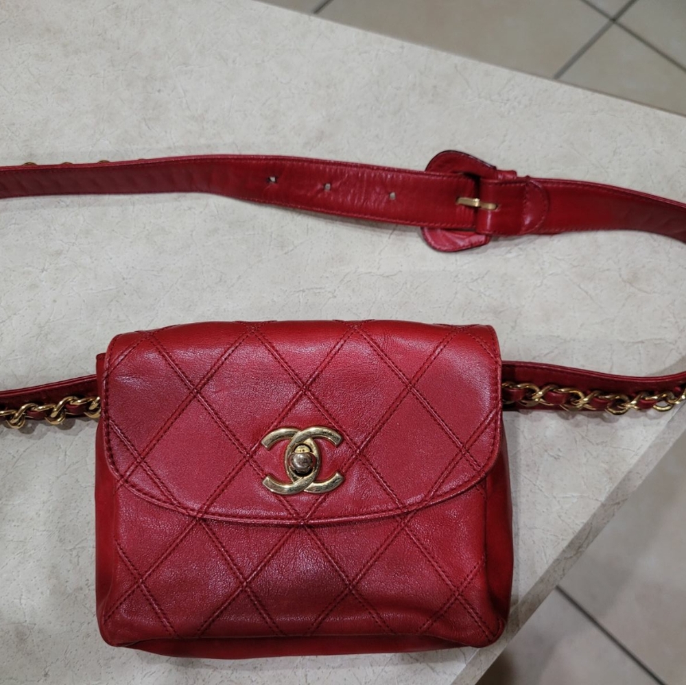 CHANELLambskin Quilted Flap Waist Belt Bag 85 34 Red